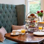 Schloss Sigroen Zirkuswagen *