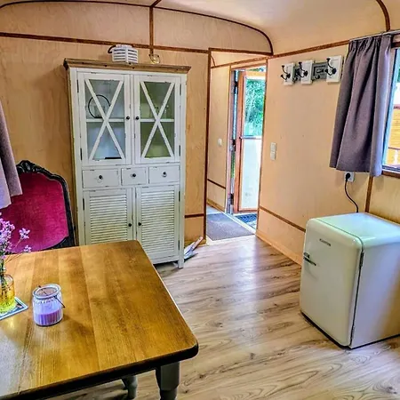 Schloss Sigroen Zirkuswagen *