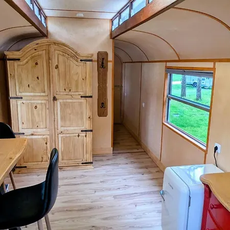 Schloss Sigroen Zirkuswagen باد فيلسناك