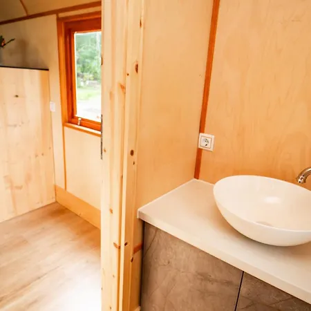 Schloss Sigroen Zirkuswagen مكان تخييم