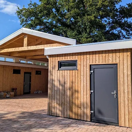 Schloss Sigroen Zirkuswagen مكان تخييم *