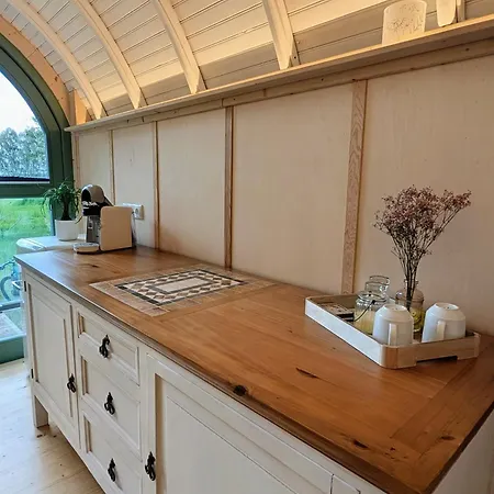 Schloss Sigroen Zirkuswagen Kemp