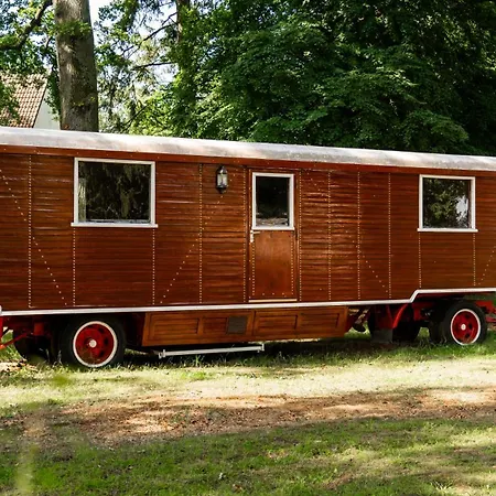 Schloss Sigroen Zirkuswagen * Bad Wilsnack