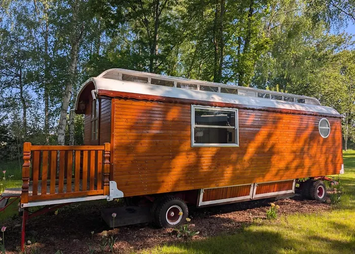 مكان تخييم Schloss Sigroen Zirkuswagen *