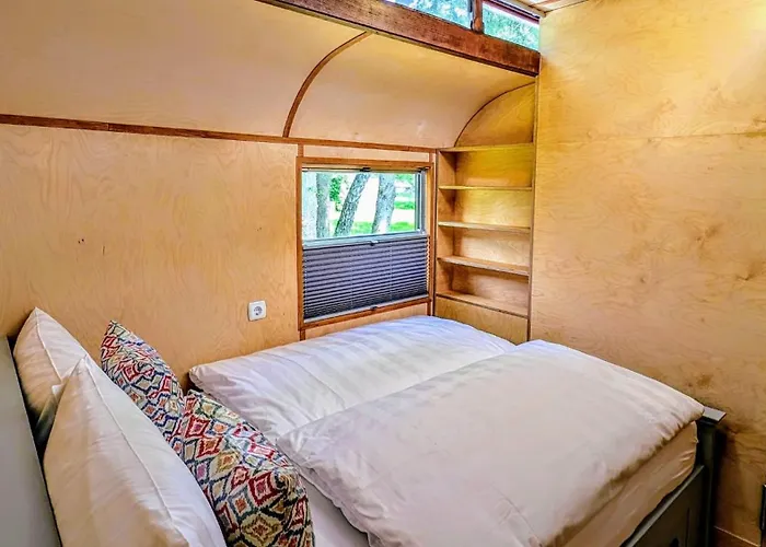 Schloss Sigroen Zirkuswagen مكان تخييم *