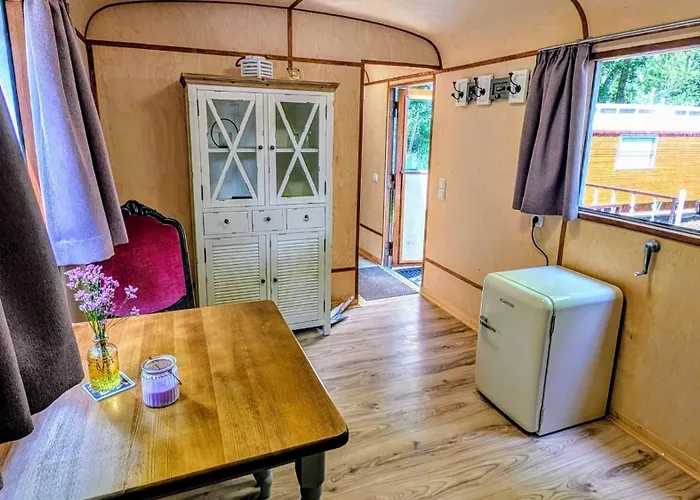 Schloss Sigroen Zirkuswagen *