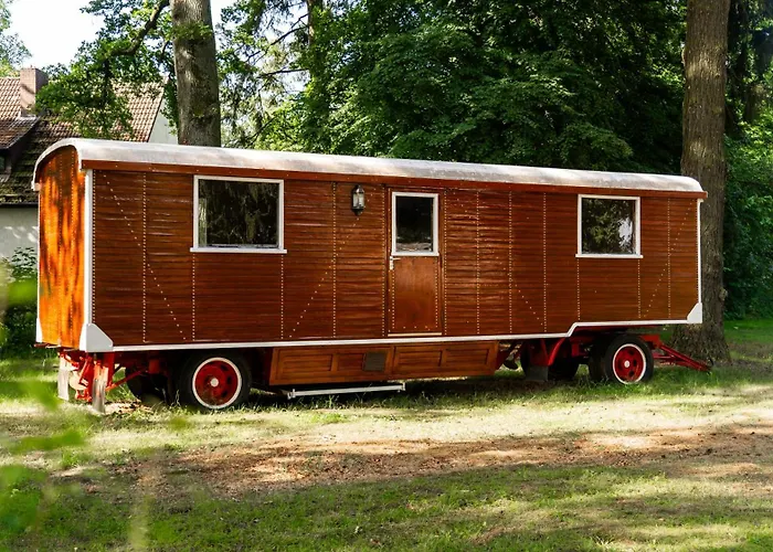 Schloss Sigroen Zirkuswagen *