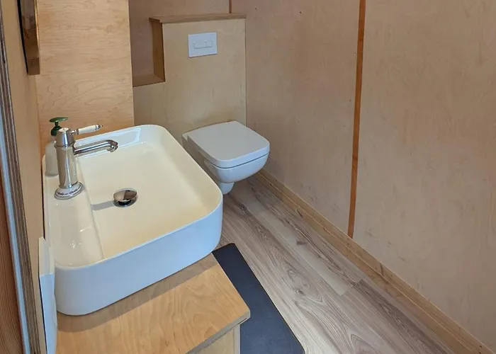 Schloss Sigroen Zirkuswagen مكان تخييم باد فيلسناك