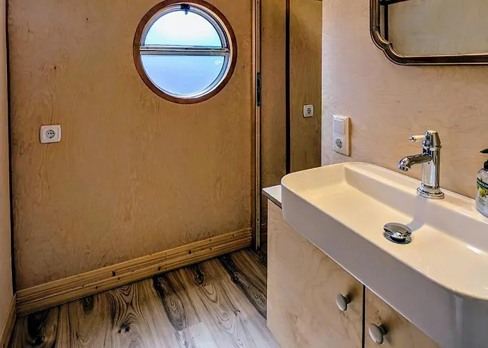 Schloss Sigroen Zirkuswagen مكان تخييم *