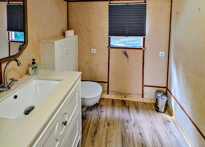 Schloss Sigroen Zirkuswagen * باد فيلسناك