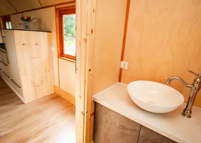 Schloss Sigroen Zirkuswagen مكان تخييم